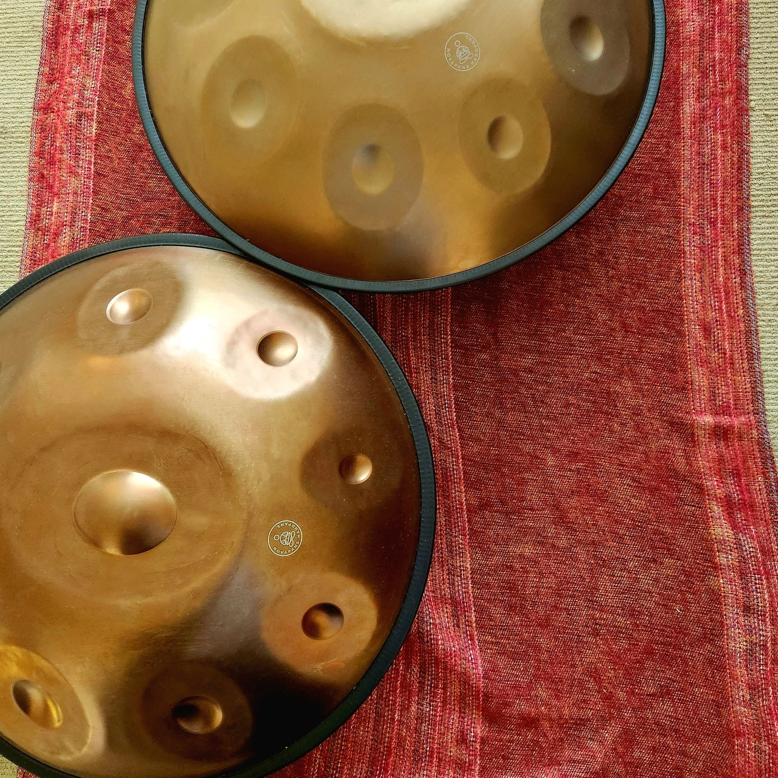 Handpan preparado para comparar afinaciones