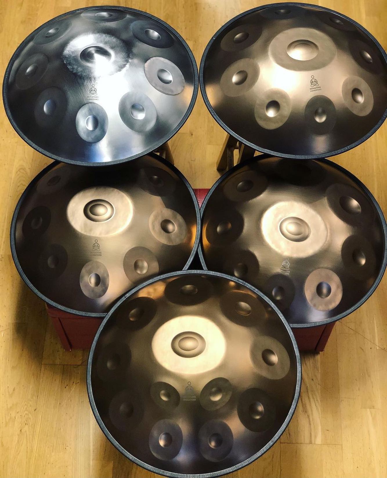 Varios handpans NovaPans para comparar